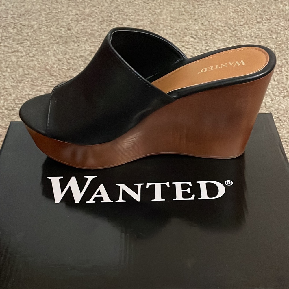 Wanted shoes kept in shoe box